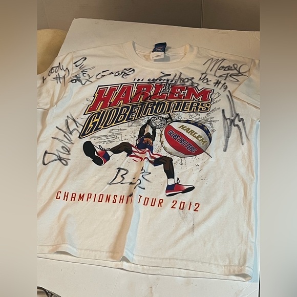 SIGNED New 2012 Harlem Globetrotters The Original World Tour Sz L Basketball Tee - Picture 1 of 8